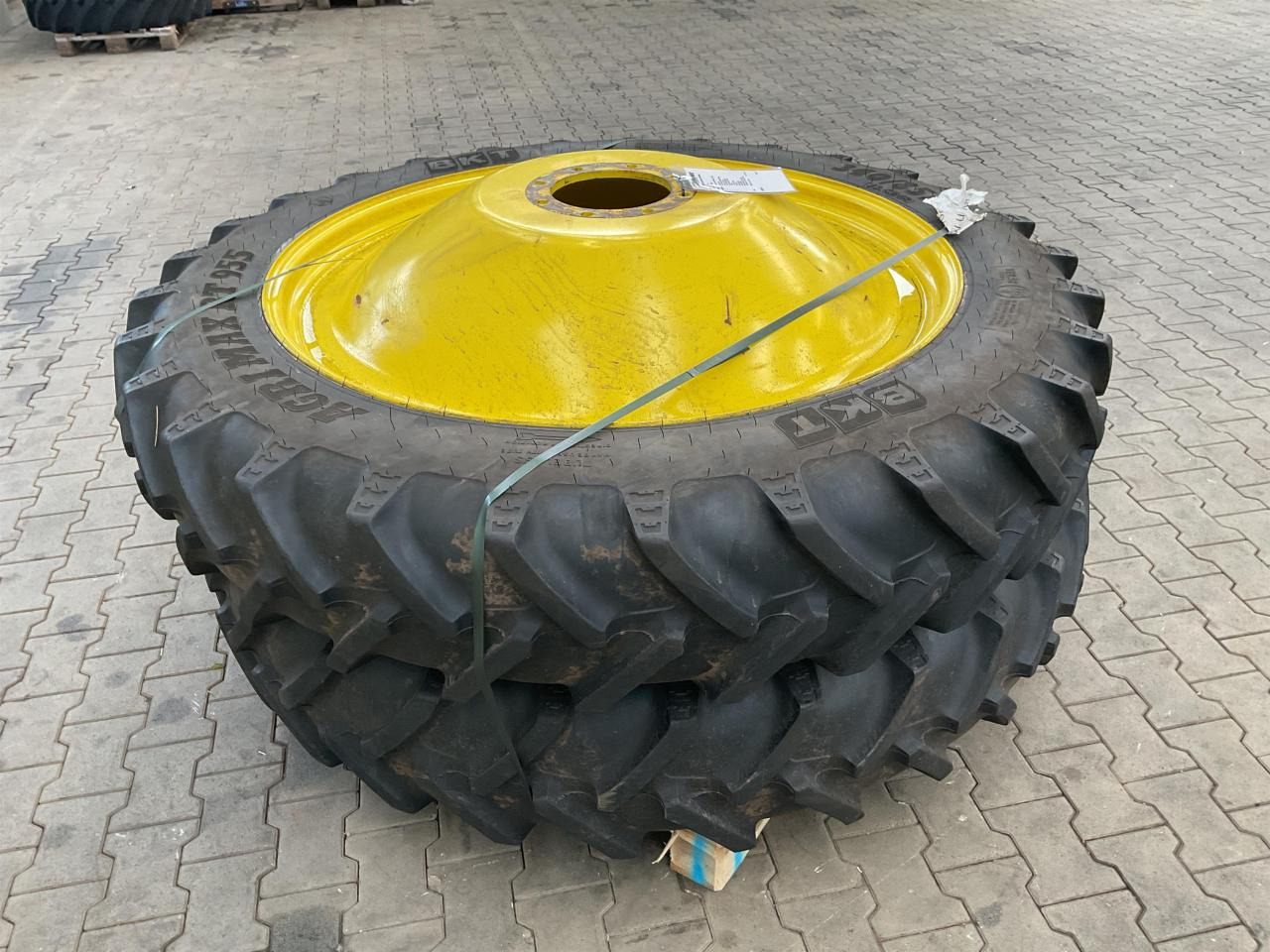 BKT 340/85R48 - Pneu pour Machine agricole: photos 1 BKT 340/85R48 - Pneu pour Machine agricole: photos 1