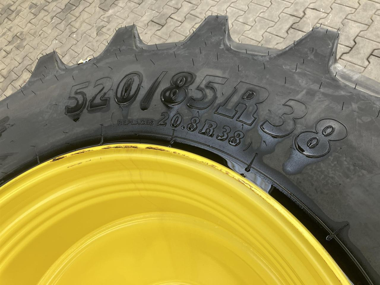 BKT 520/85R38 - Pneu pour Machine agricole: photos 2 BKT 520/85R38 - Pneu pour Machine agricole: photos 2