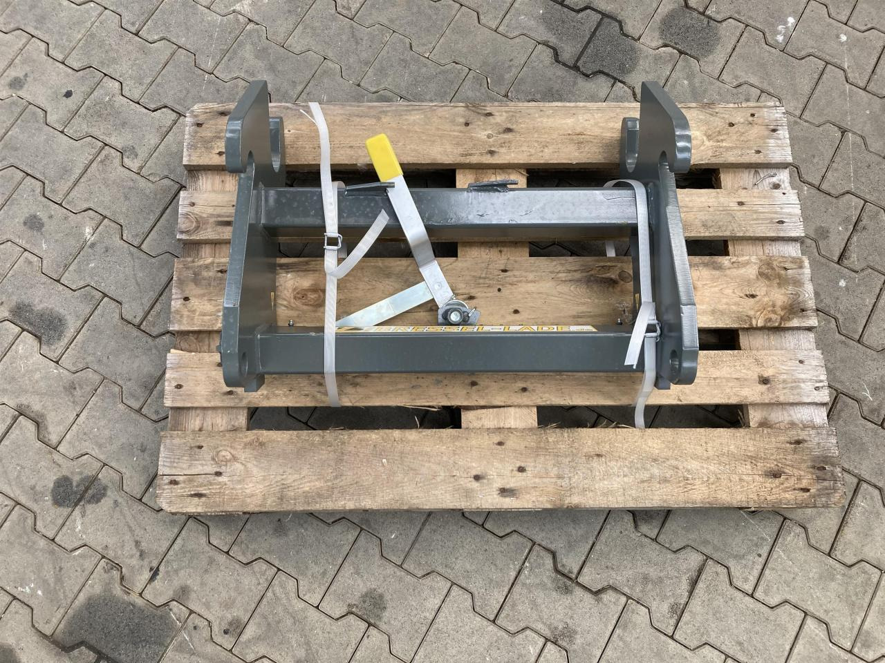 Bressel Weidemann auf Manitou - Chargeur frontal pour tracteur: photos 1 Bressel Weidemann auf Manitou - Chargeur frontal pour tracteur: photos 1