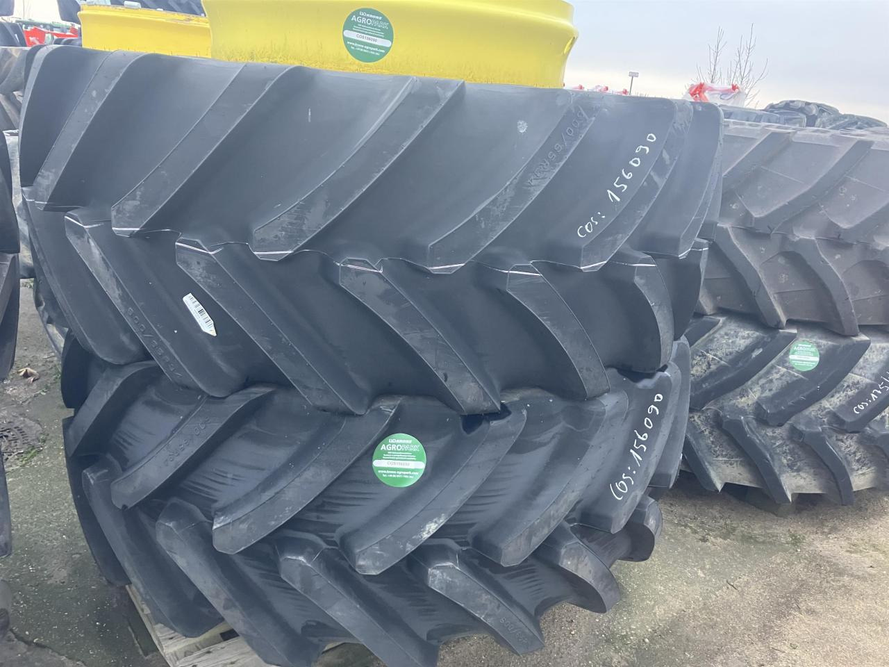 Bridgestone 600/65R34 - Pneu pour Machine agricole: photos 1 Bridgestone 600/65R34 - Pneu pour Machine agricole: photos 1