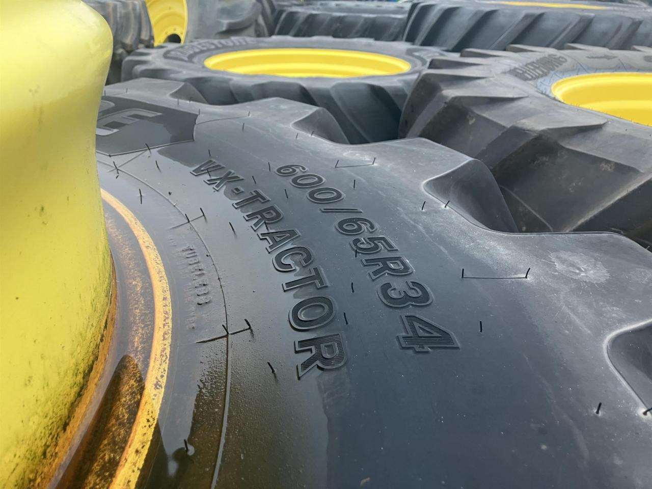 Bridgestone 600/65R34 - Pneu pour Machine agricole: photos 4 Bridgestone 600/65R34 - Pneu pour Machine agricole: photos 4