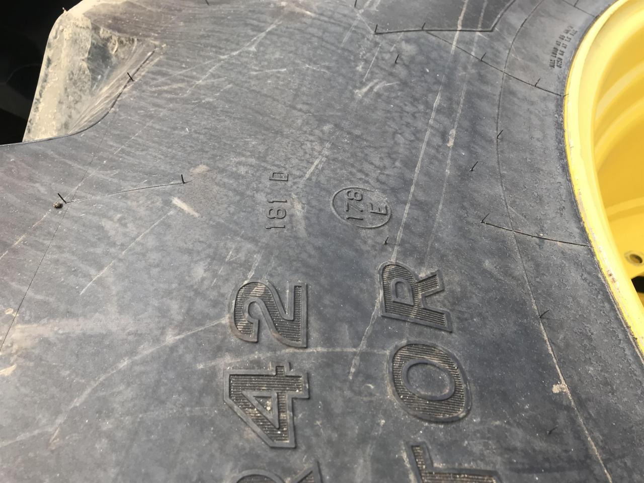 Bridgestone 710/75R42 - Pneu pour Machine agricole: photos 3 Bridgestone 710/75R42 - Pneu pour Machine agricole: photos 3