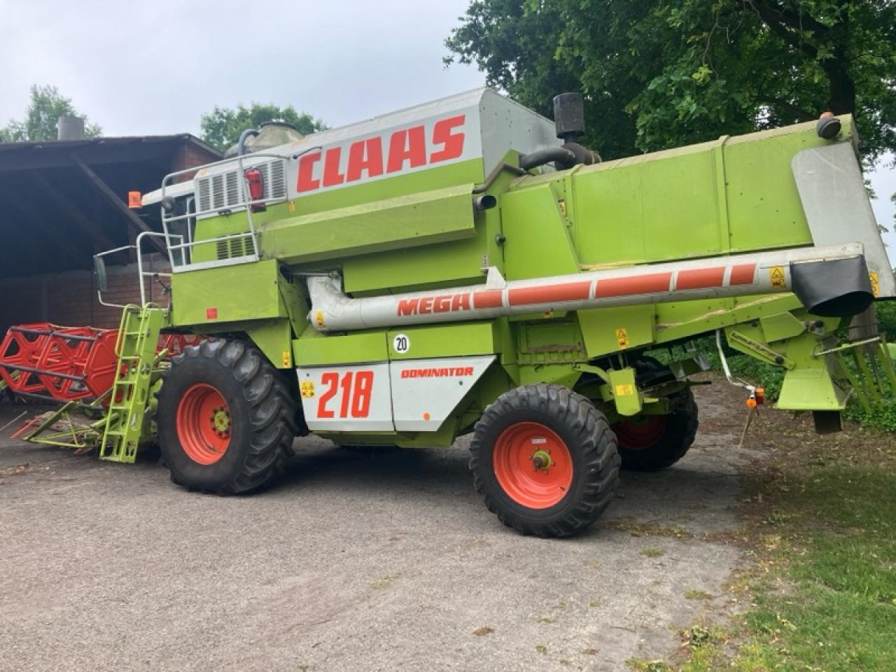 CLAAS Dominator 218 Mega - Moissonneuse-batteuse: photos 3 CLAAS Dominator 218 Mega - Moissonneuse-batteuse: photos 3