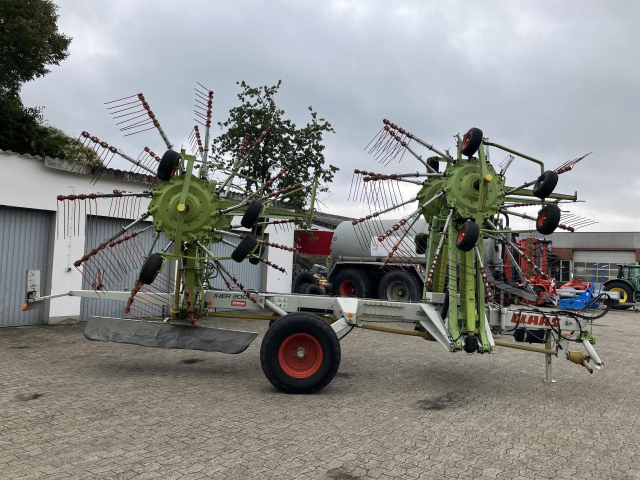 CLAAS Liner 3000 - Faneuse: photos 3 CLAAS Liner 3000 - Faneuse: photos 3