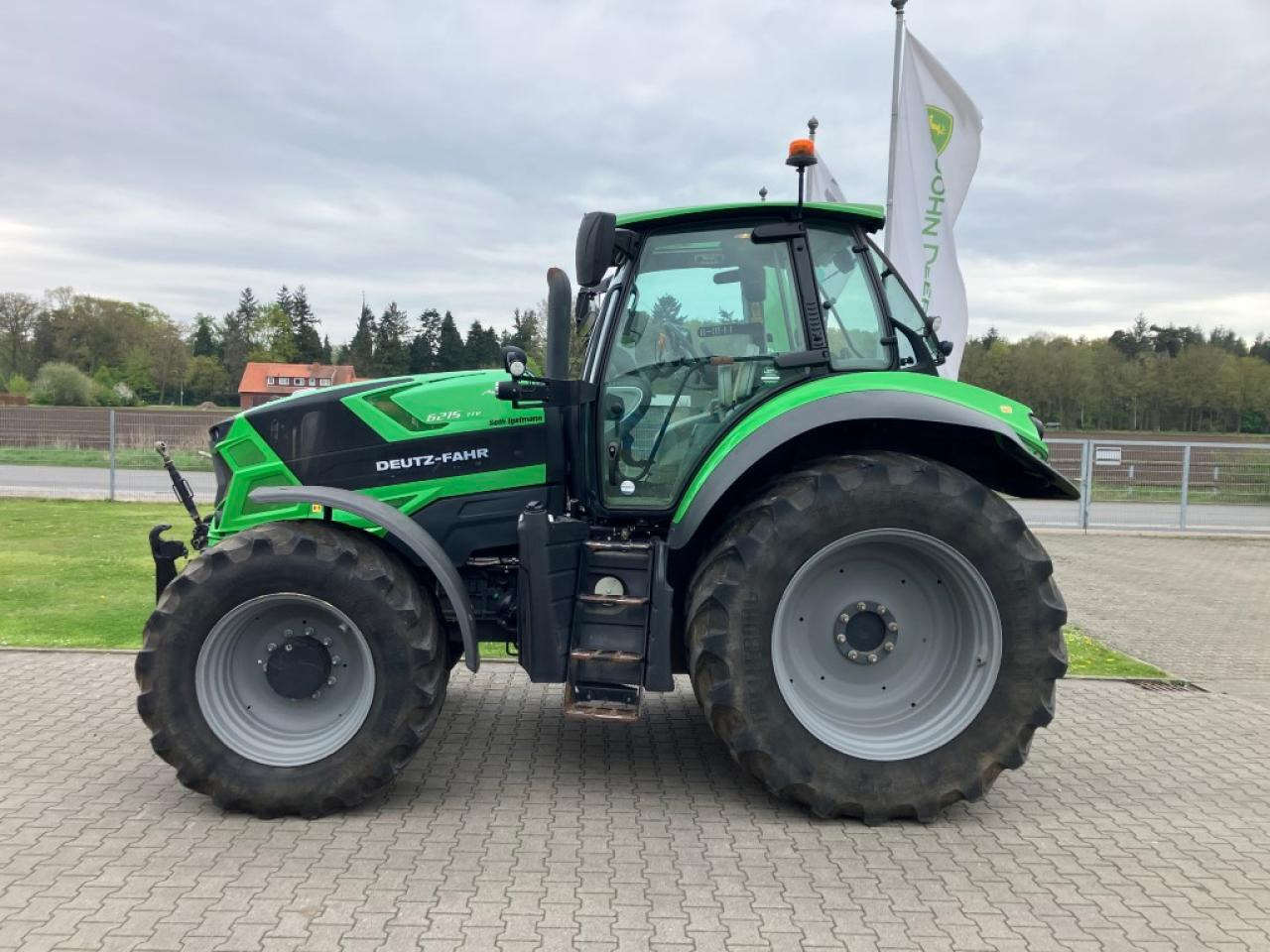 Deutz-Fahr 6215 TTV - Tracteur agricole: photos 2 Deutz-Fahr 6215 TTV - Tracteur agricole: photos 2
