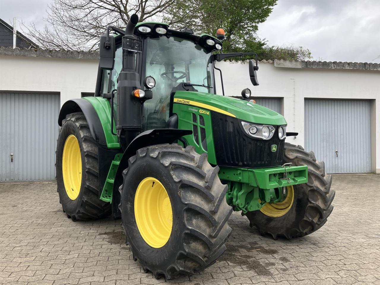 John Deere 6120M - Tracteur agricole: photos 1 John Deere 6120M - Tracteur agricole: photos 1