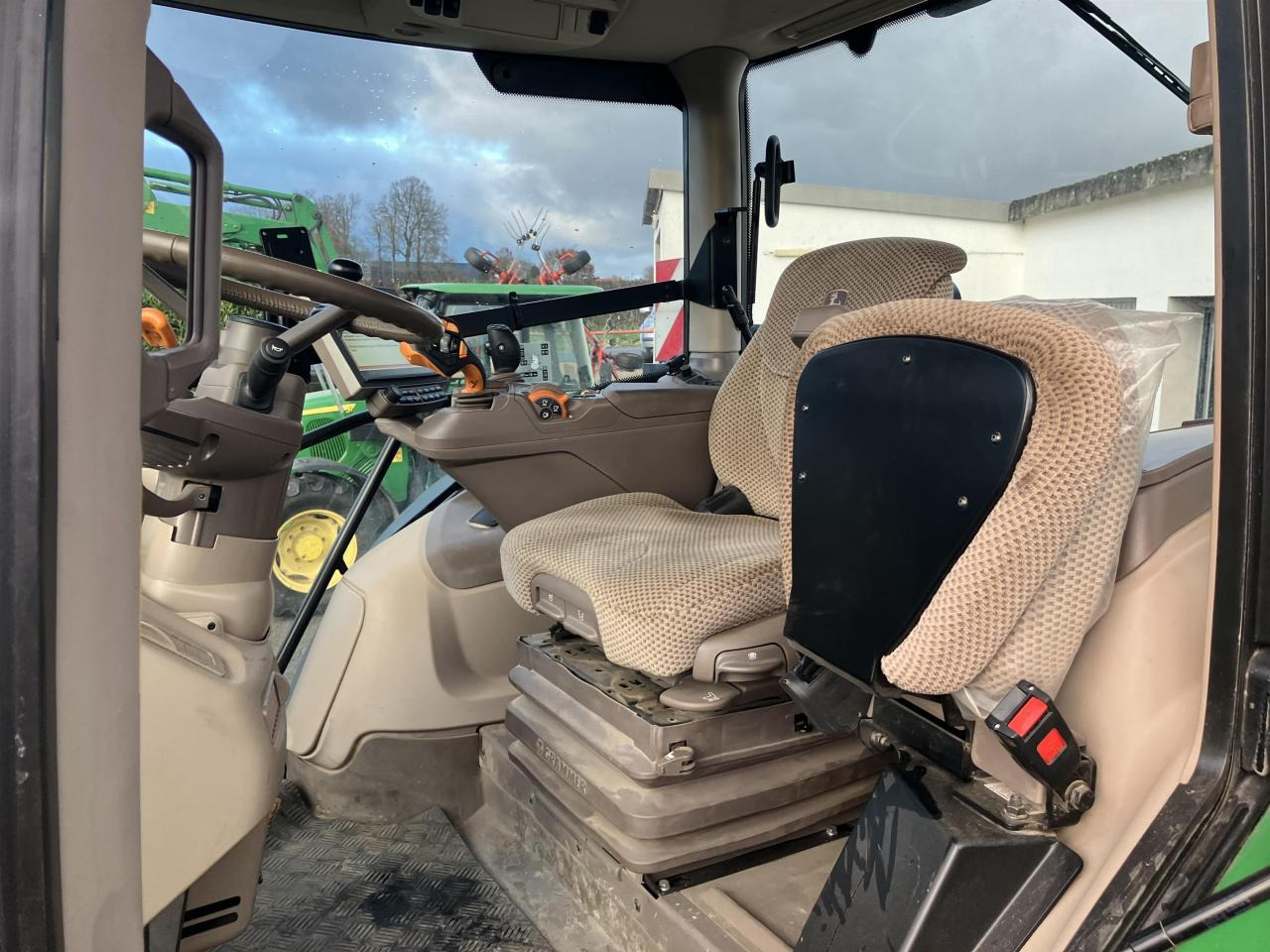 John Deere 6215R - Tracteur agricole: photos 5 John Deere 6215R - Tracteur agricole: photos 5