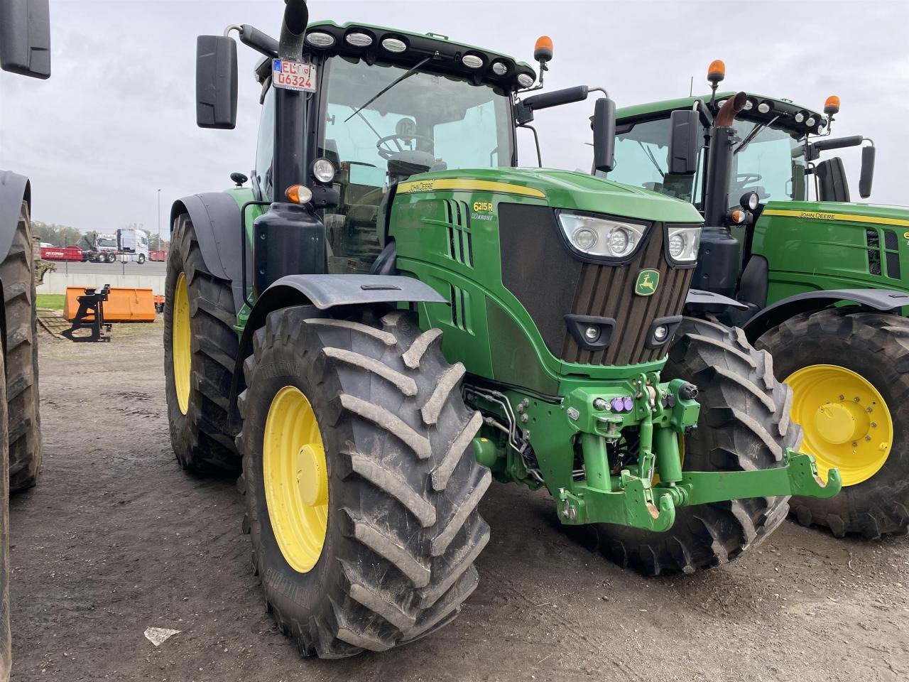 John Deere 6215R - Tracteur agricole: photos 1 John Deere 6215R - Tracteur agricole: photos 1
