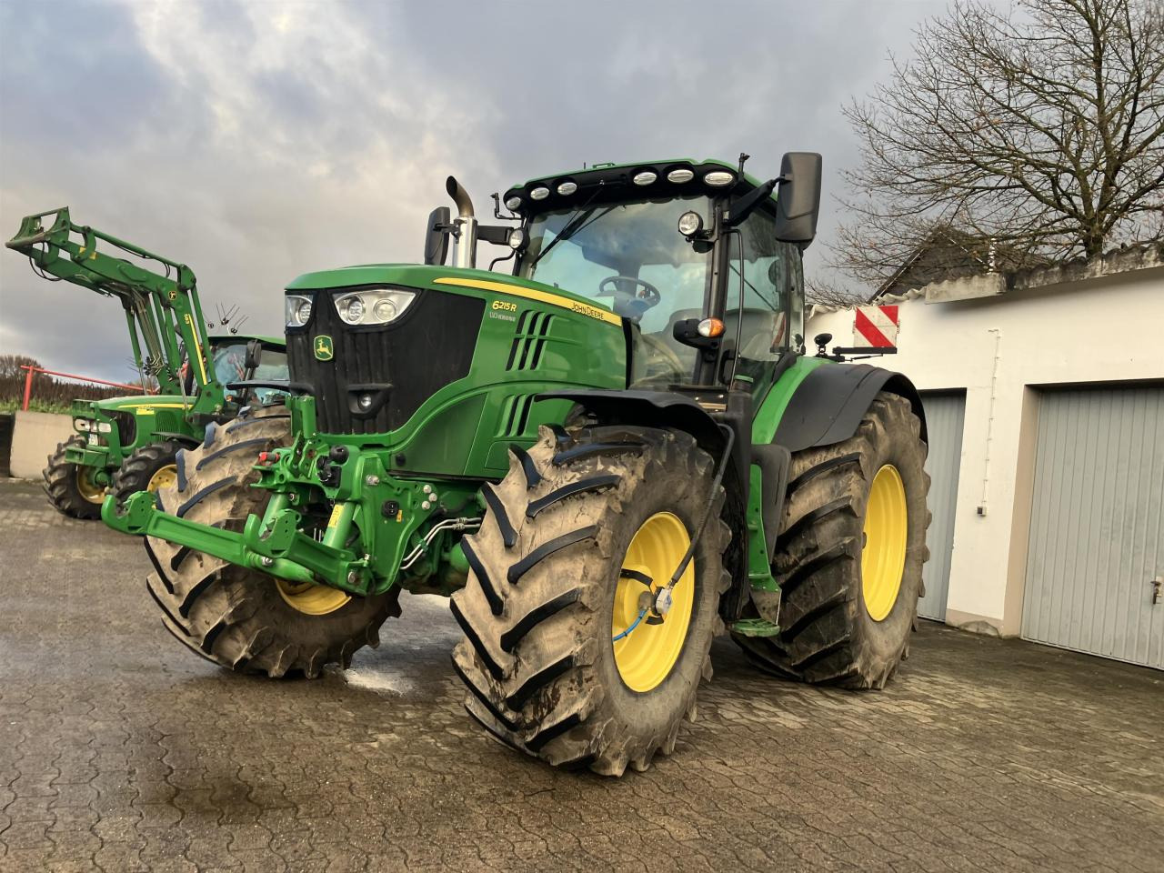 John Deere 6215R - Tracteur agricole: photos 1 John Deere 6215R - Tracteur agricole: photos 1
