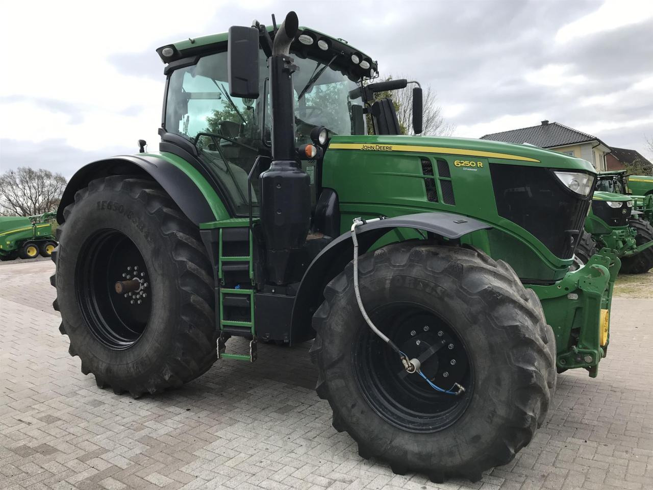 John Deere 6250R - Tracteur agricole: photos 2 John Deere 6250R - Tracteur agricole: photos 2