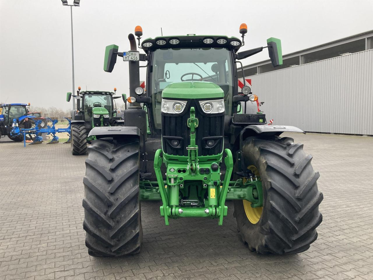John Deere 6R 215 - Tracteur agricole: photos 1 John Deere 6R 215 - Tracteur agricole: photos 1