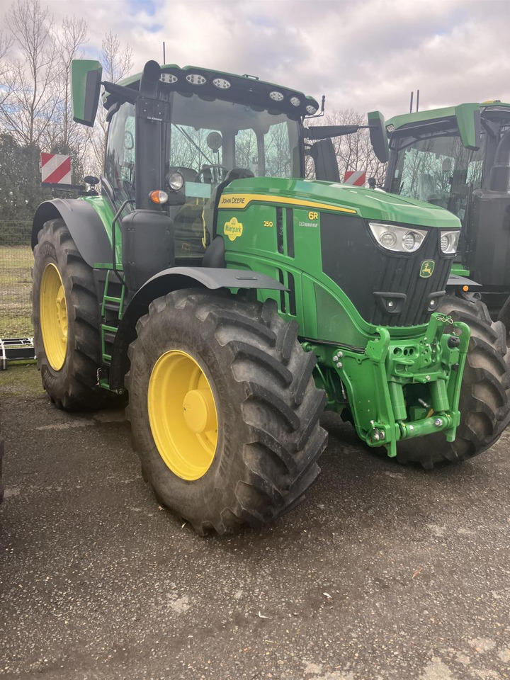 John Deere 6R 250 - Tracteur agricole: photos 1 John Deere 6R 250 - Tracteur agricole: photos 1