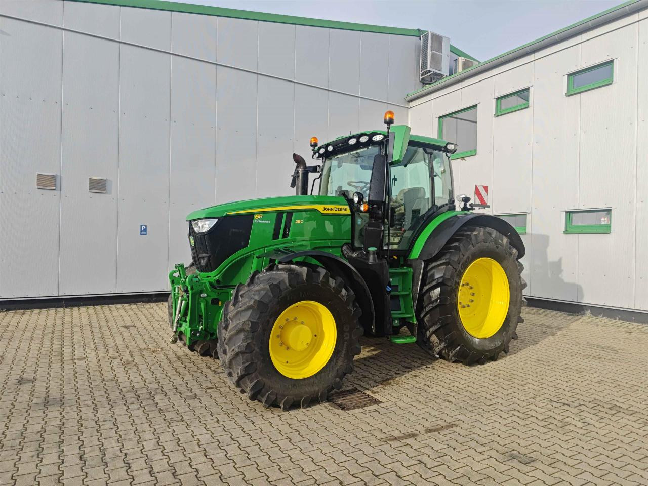 John Deere 6R 250 - Tracteur agricole: photos 1 John Deere 6R 250 - Tracteur agricole: photos 1