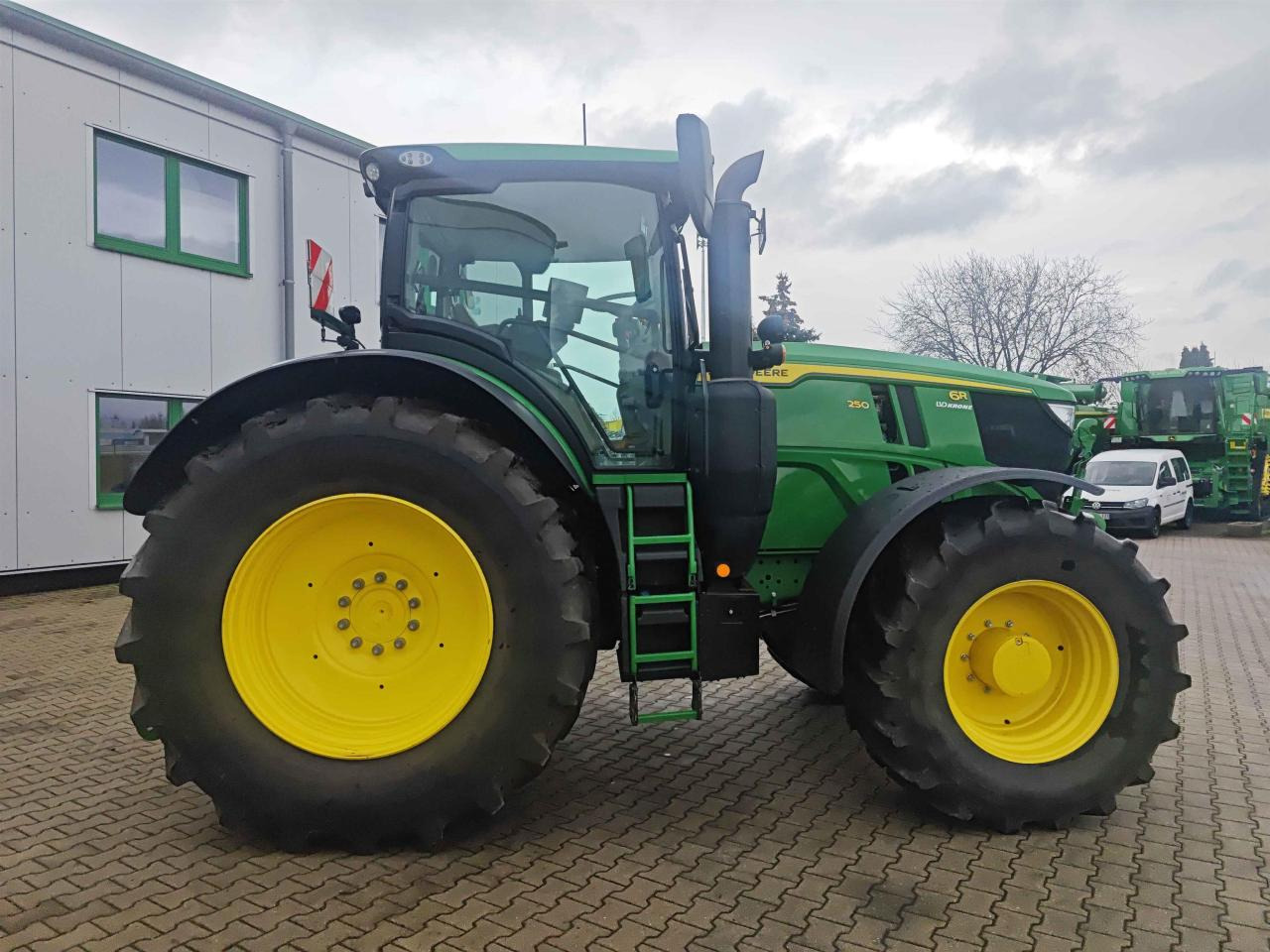 John Deere 6R 250 - Tracteur agricole: photos 3 John Deere 6R 250 - Tracteur agricole: photos 3