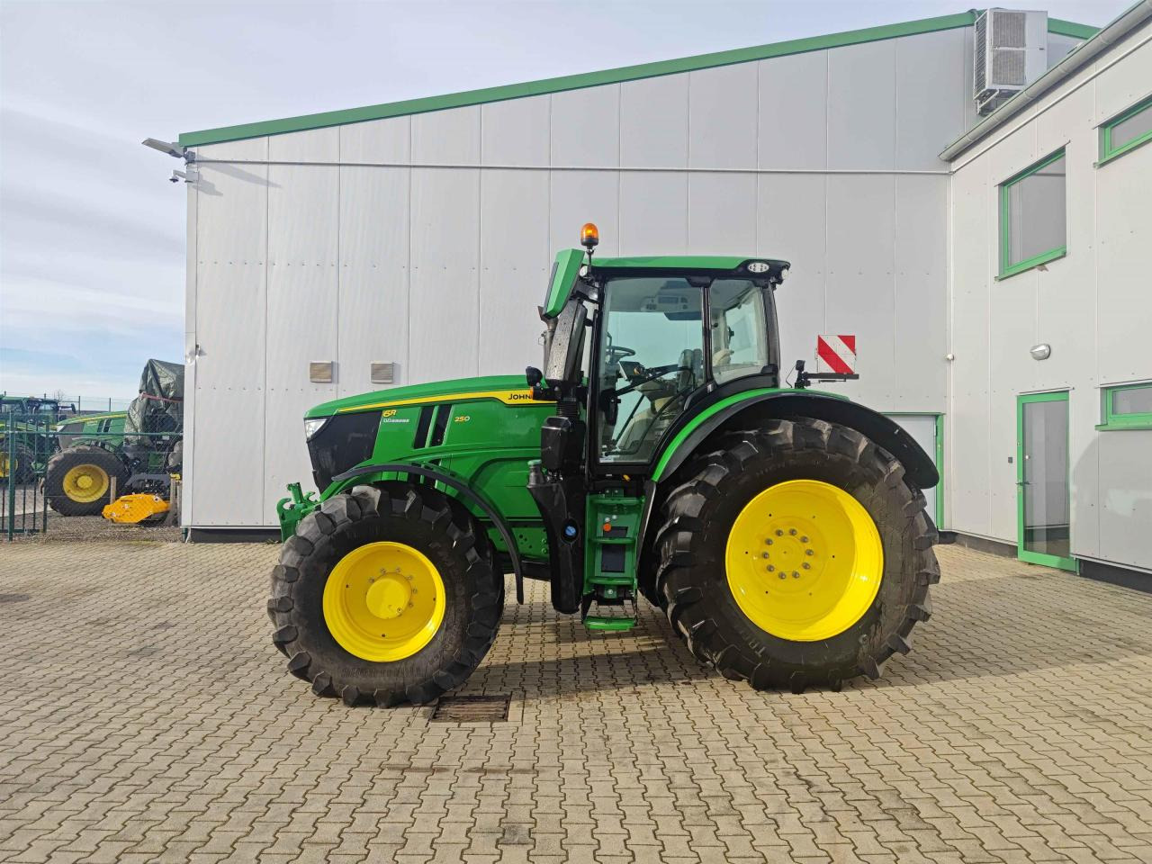 John Deere 6R 250 - Tracteur agricole: photos 2 John Deere 6R 250 - Tracteur agricole: photos 2