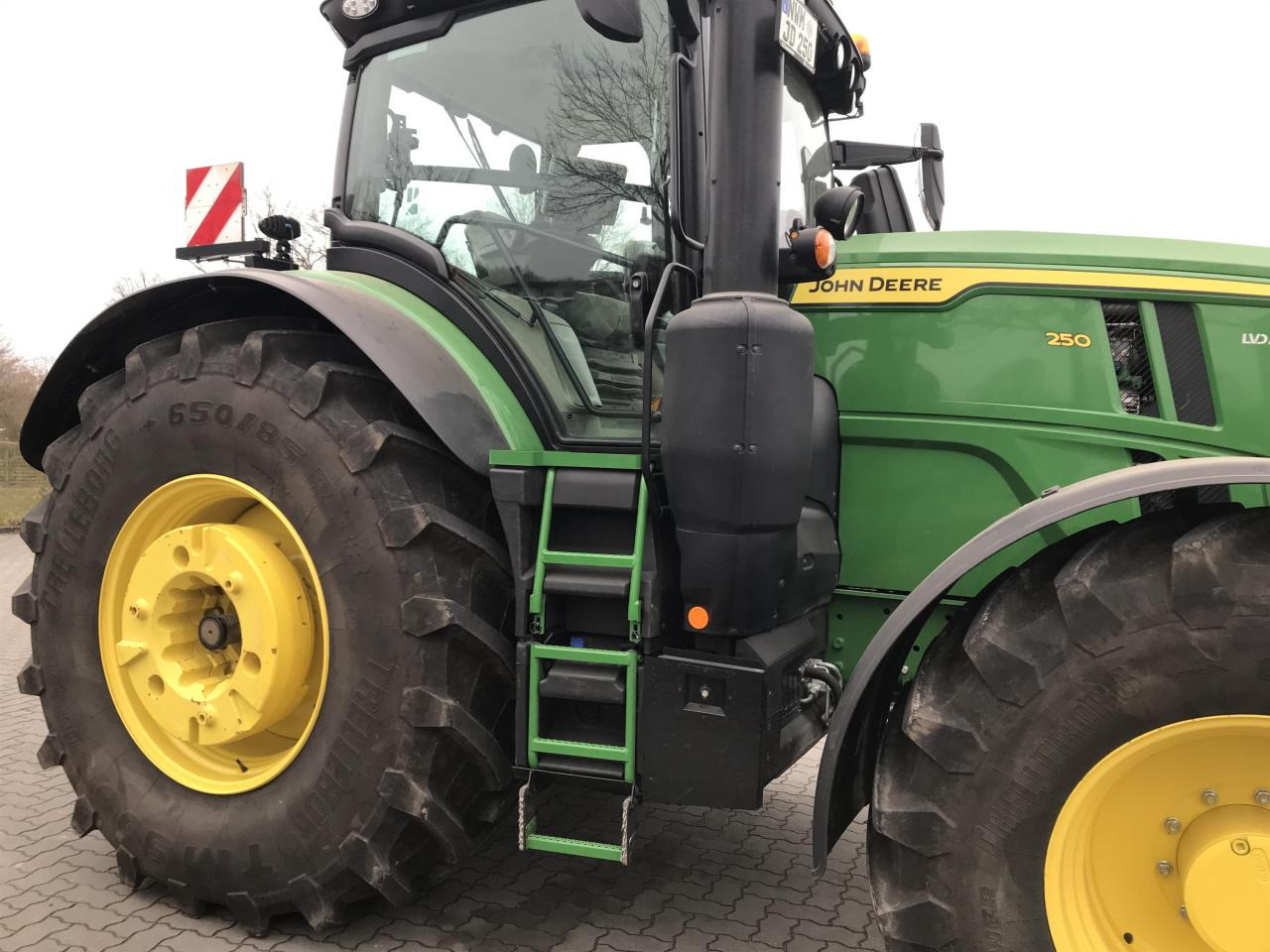 John Deere 6R 250 - Tracteur agricole: photos 2 John Deere 6R 250 - Tracteur agricole: photos 2