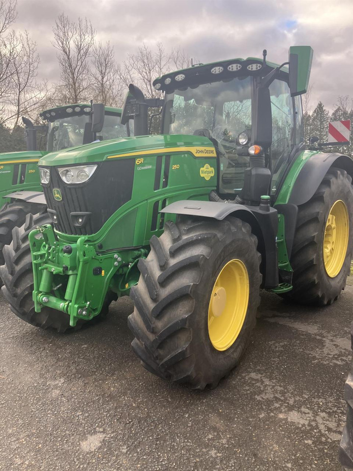 John Deere 6R 250 - Tracteur agricole: photos 2 John Deere 6R 250 - Tracteur agricole: photos 2