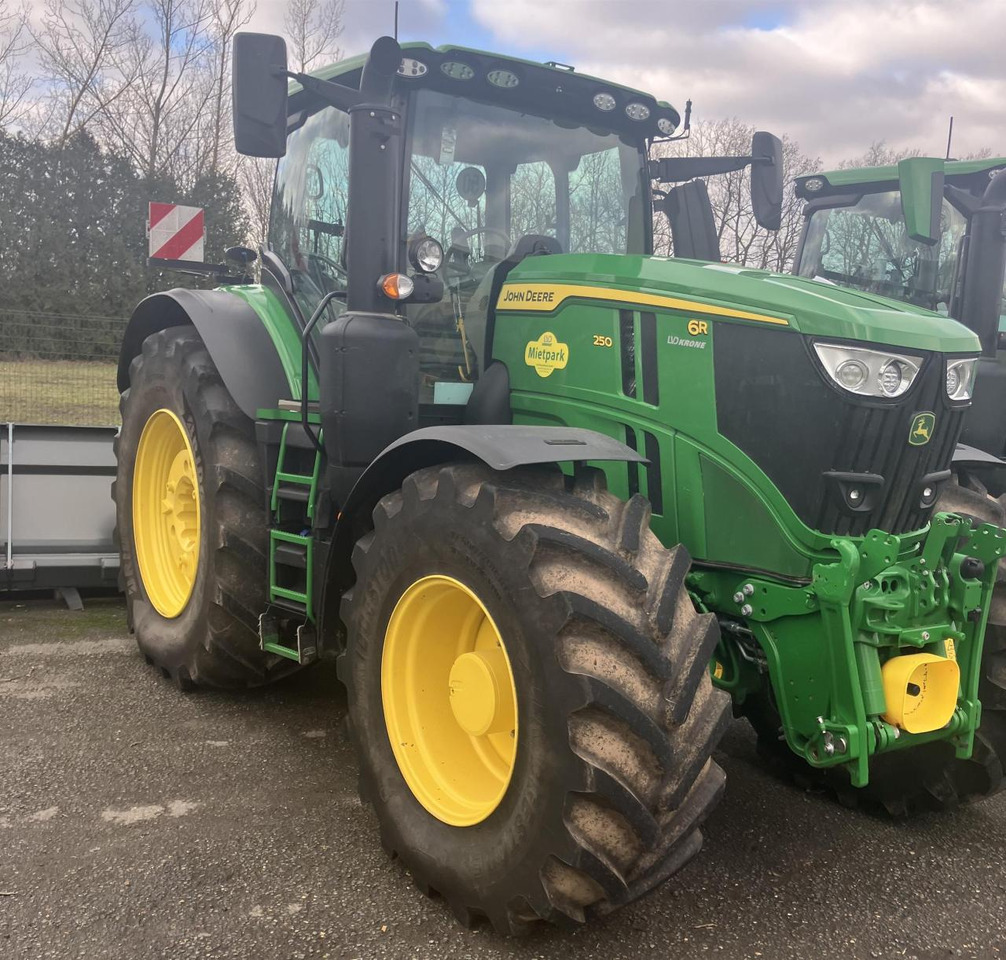 John Deere 6R 250 - Tracteur agricole: photos 1 John Deere 6R 250 - Tracteur agricole: photos 1