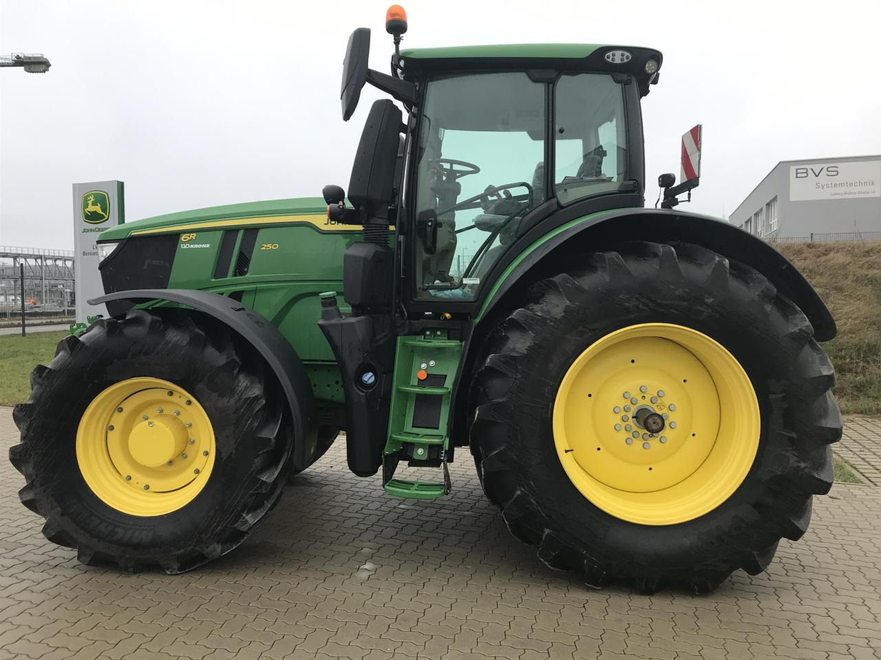 John Deere 6R 250 - Tracteur agricole: photos 1 John Deere 6R 250 - Tracteur agricole: photos 1