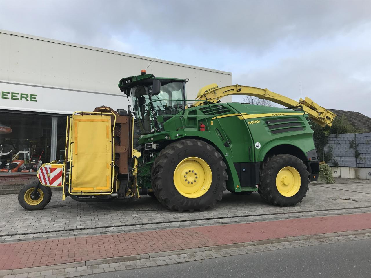 John Deere 8600 - Ensileuse: photos 1 John Deere 8600 - Ensileuse: photos 1