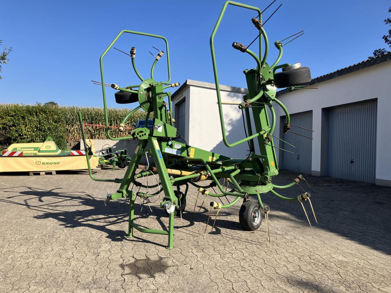 Krone KW 5.52/4x7 - Faneuse: photos 1 Krone KW 5.52/4x7 - Faneuse: photos 1