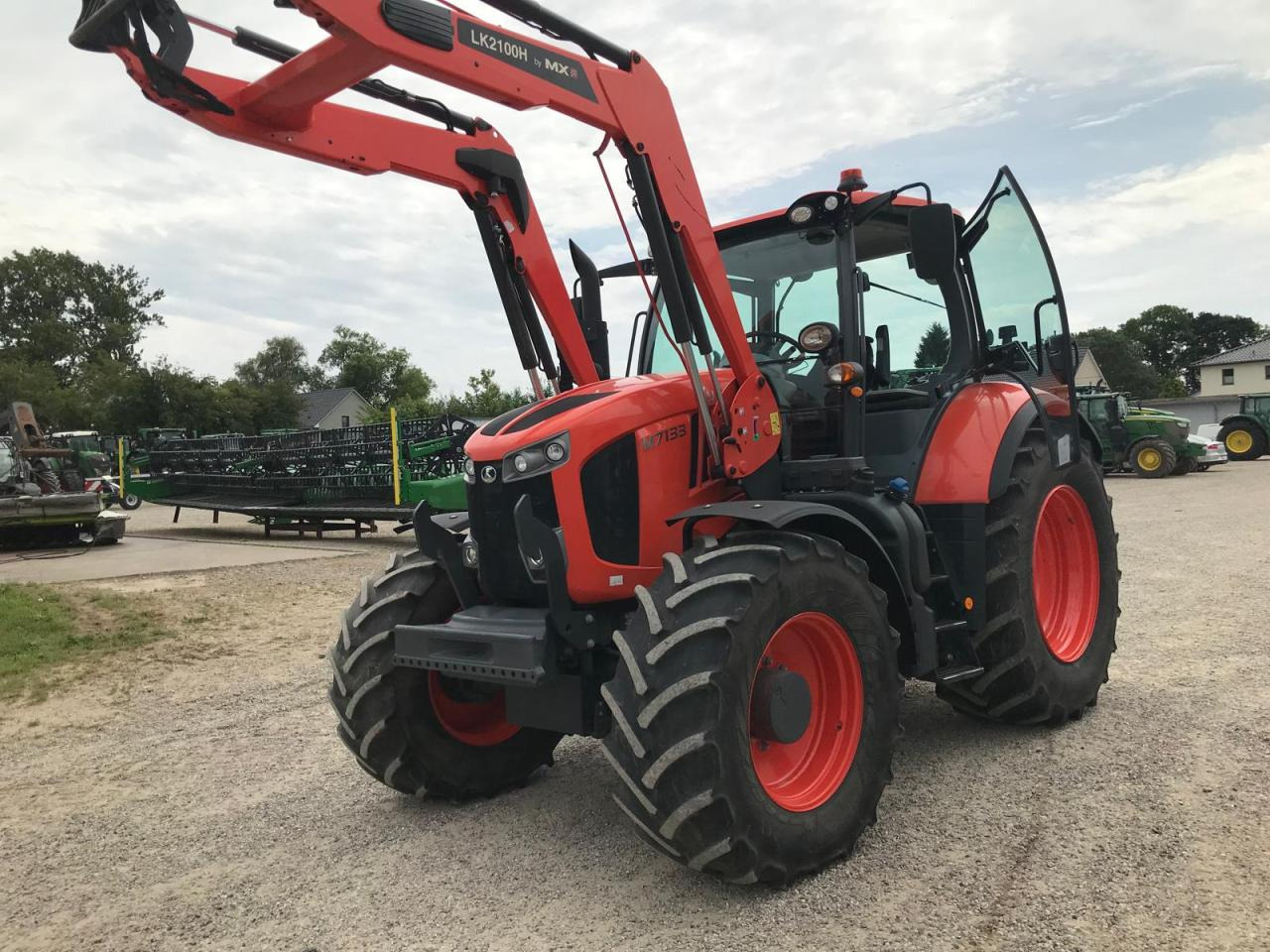 Kubota M7133 - Tracteur agricole: photos 1 Kubota M7133 - Tracteur agricole: photos 1