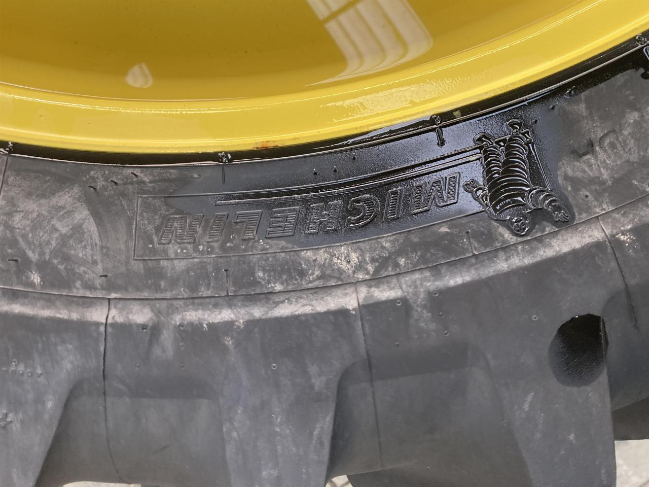 Michelin 320/85R38 - Pneu pour Machine agricole: photos 4 Michelin 320/85R38 - Pneu pour Machine agricole: photos 4