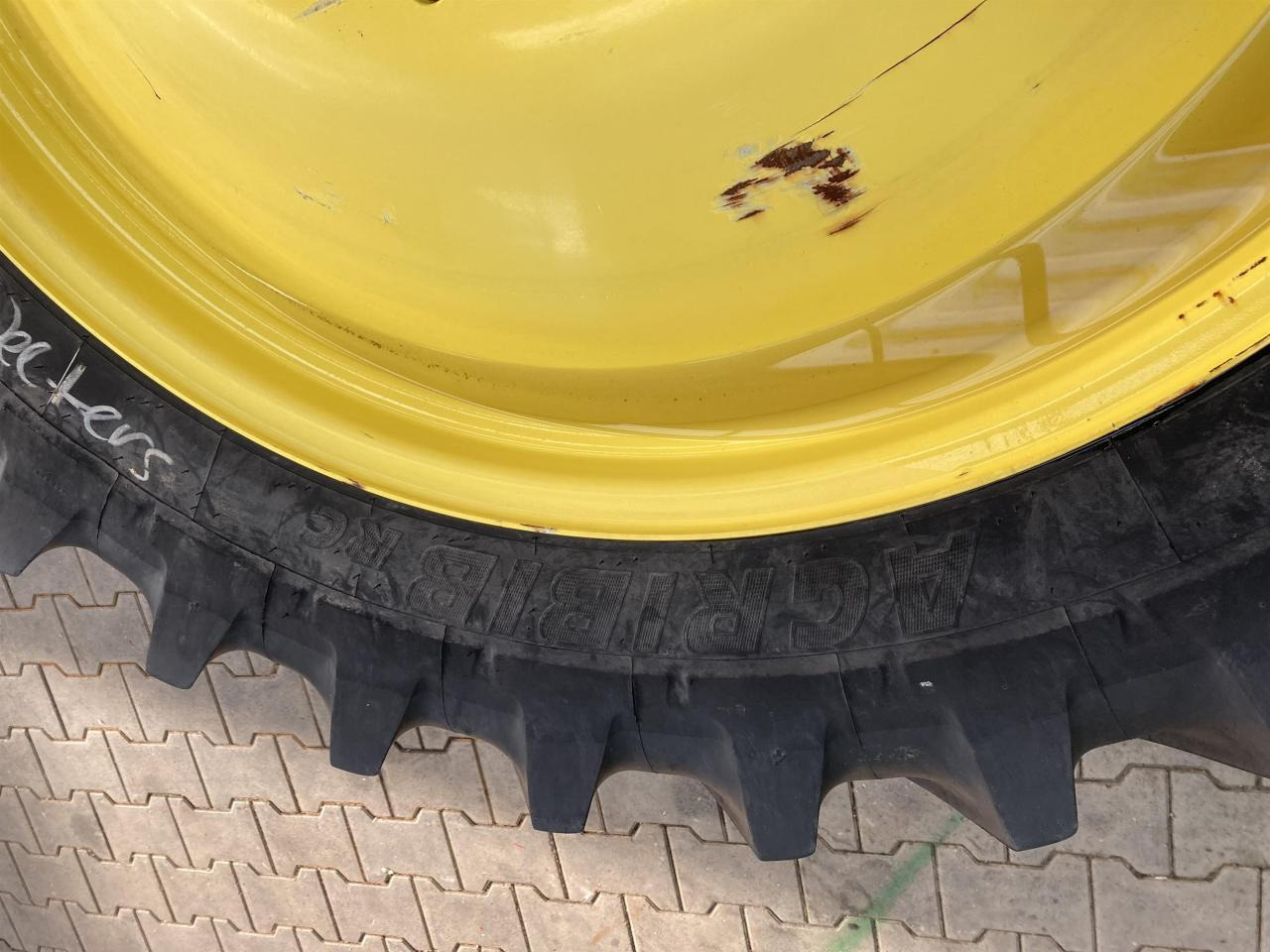 Michelin 320/85R38 - Pneu pour Machine agricole: photos 5 Michelin 320/85R38 - Pneu pour Machine agricole: photos 5