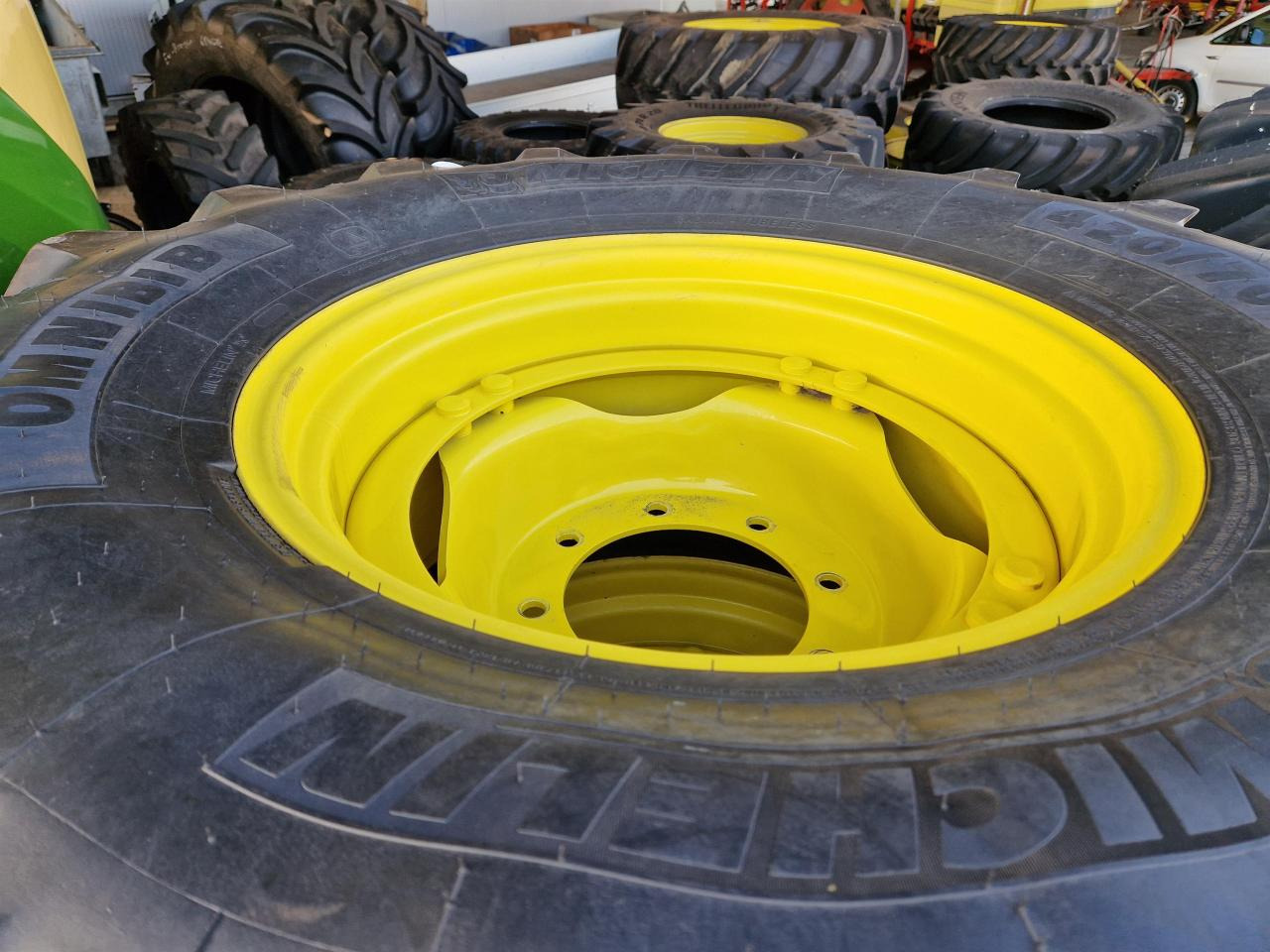Michelin 420/70R24 - Pneu pour Machine agricole: photos 2 Michelin 420/70R24 - Pneu pour Machine agricole: photos 2