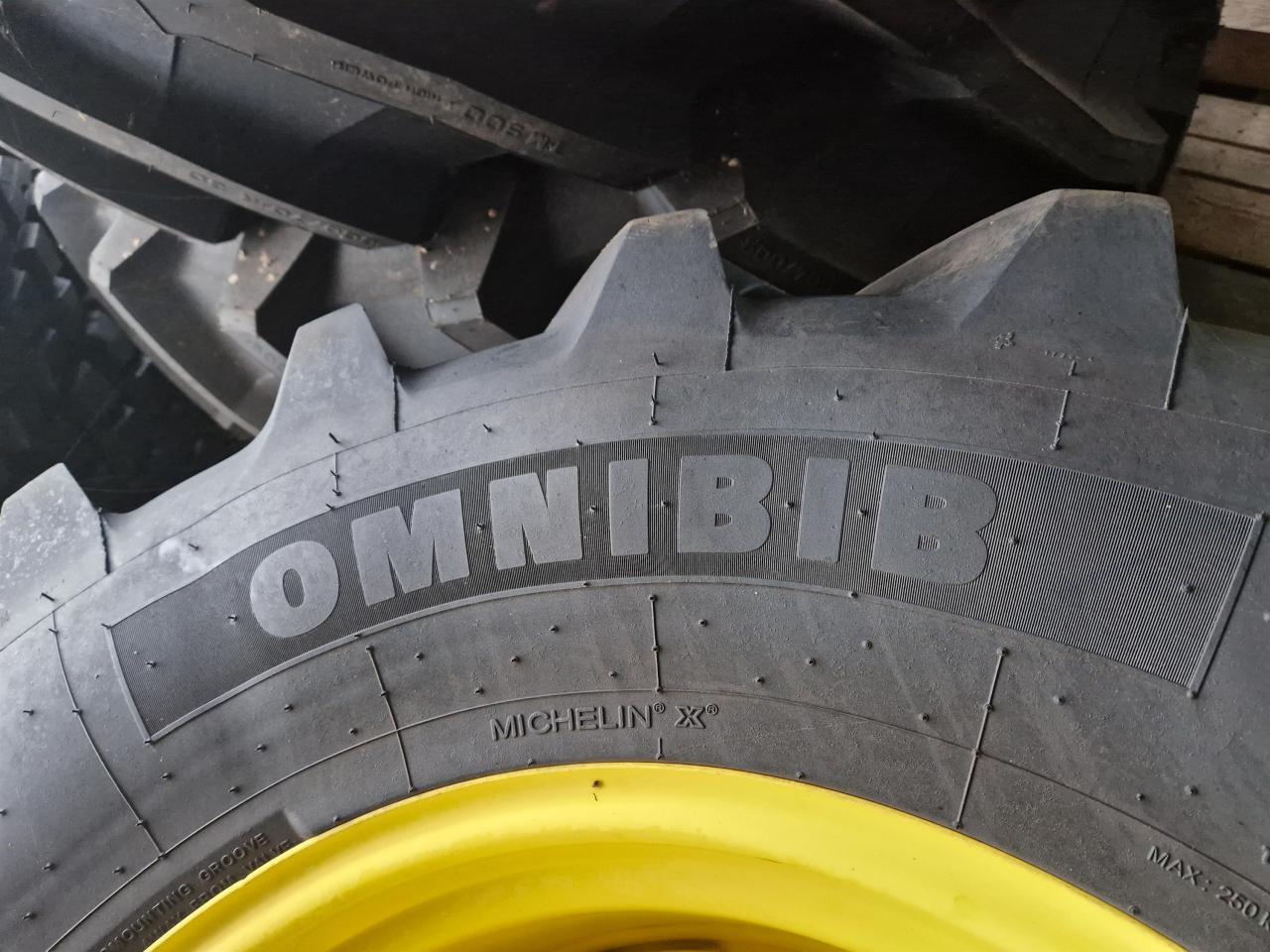 Michelin 420/70R24 - Pneu pour Machine agricole: photos 4 Michelin 420/70R24 - Pneu pour Machine agricole: photos 4