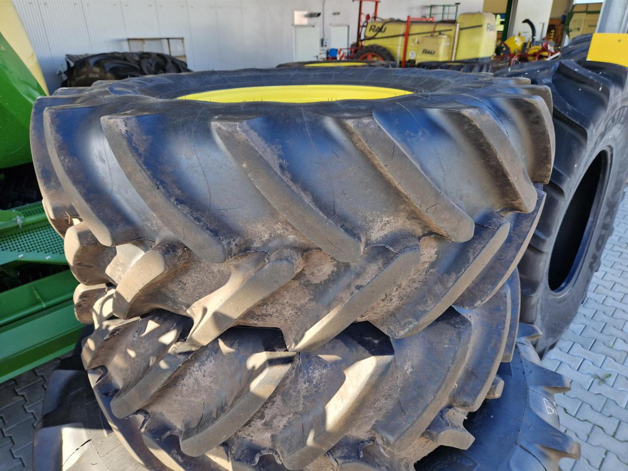 Michelin 420/70R24 - Pneu pour Machine agricole: photos 1 Michelin 420/70R24 - Pneu pour Machine agricole: photos 1