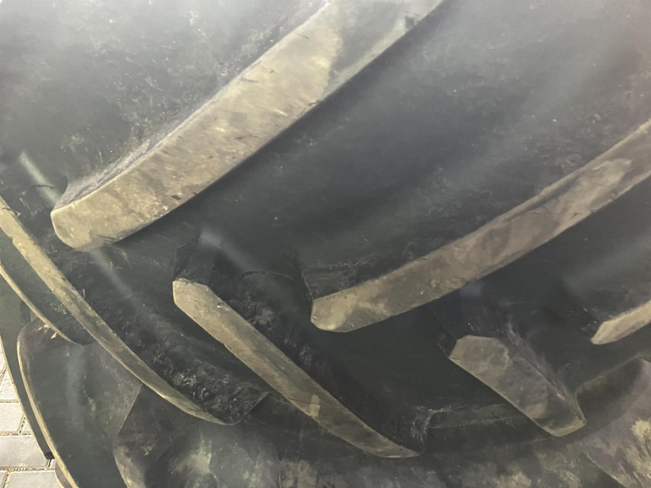 Michelin 600/70R30 - Pneu pour Machine agricole: photos 4 Michelin 600/70R30 - Pneu pour Machine agricole: photos 4