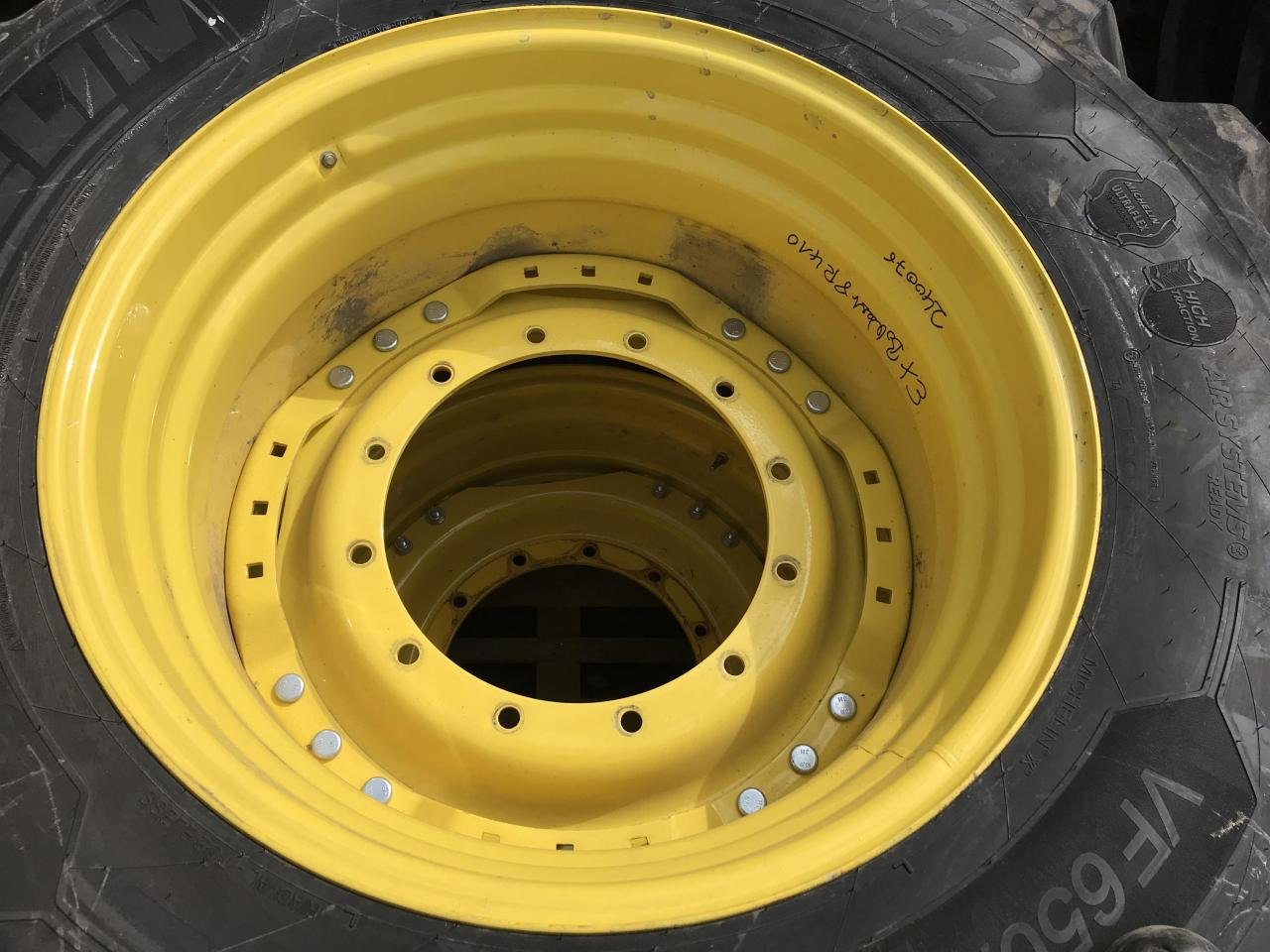 Michelin 650/60R34 - Pneu pour Machine agricole: photos 5 Michelin 650/60R34 - Pneu pour Machine agricole: photos 5