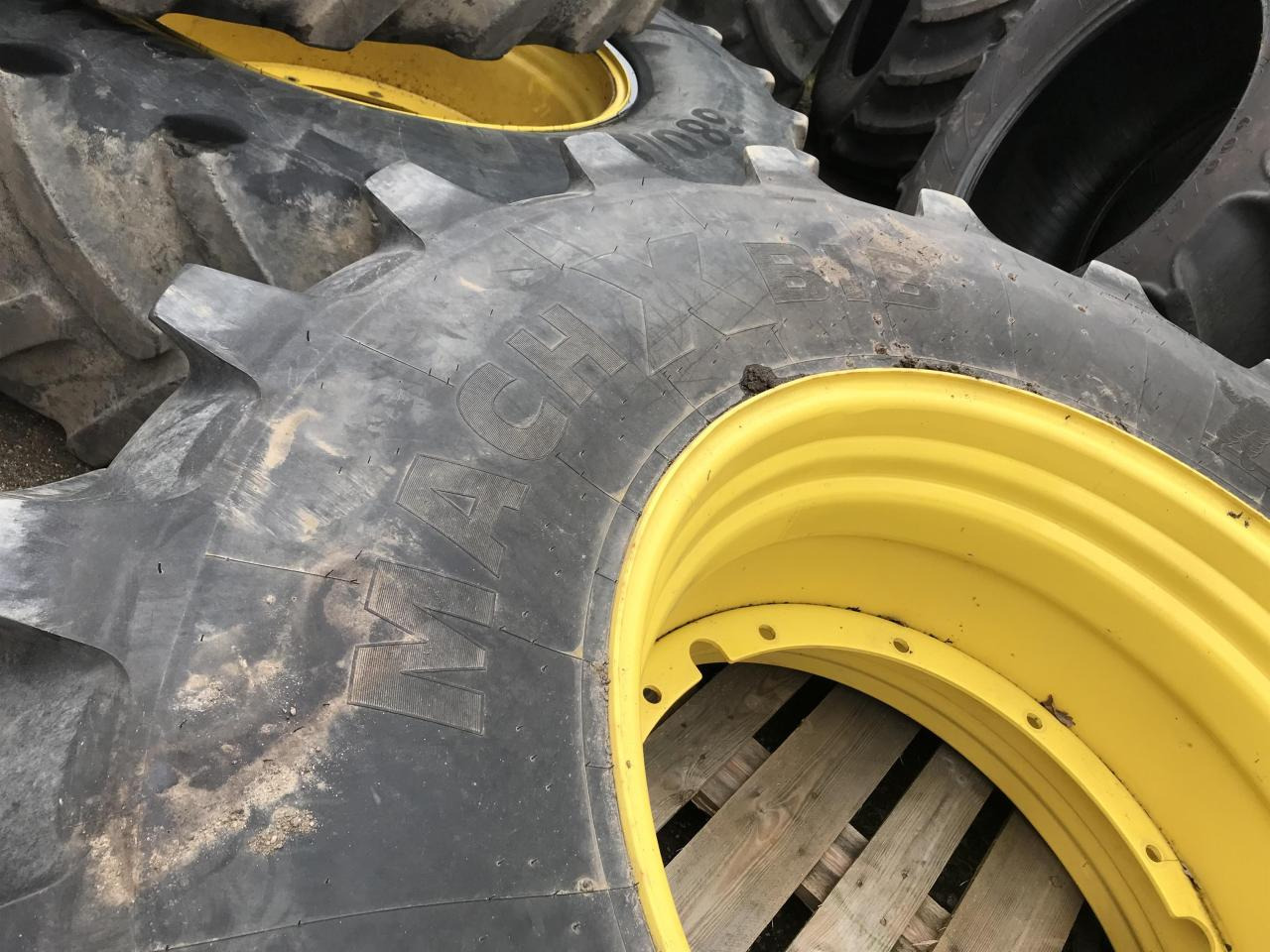 Michelin 650/85R38 - Pneu pour Machine agricole: photos 4 Michelin 650/85R38 - Pneu pour Machine agricole: photos 4