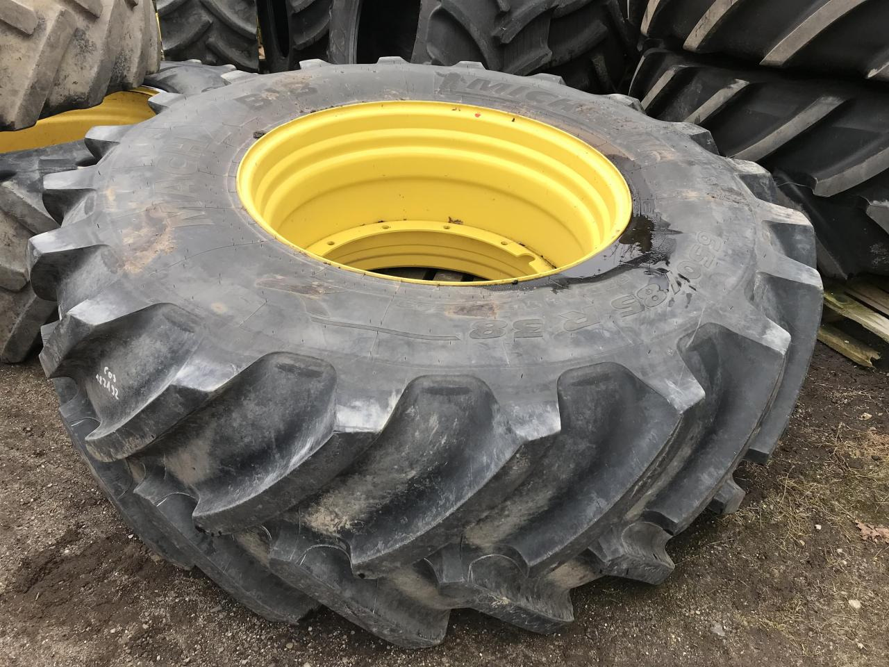 Michelin 650/85R38 - Pneu pour Machine agricole: photos 1 Michelin 650/85R38 - Pneu pour Machine agricole: photos 1
