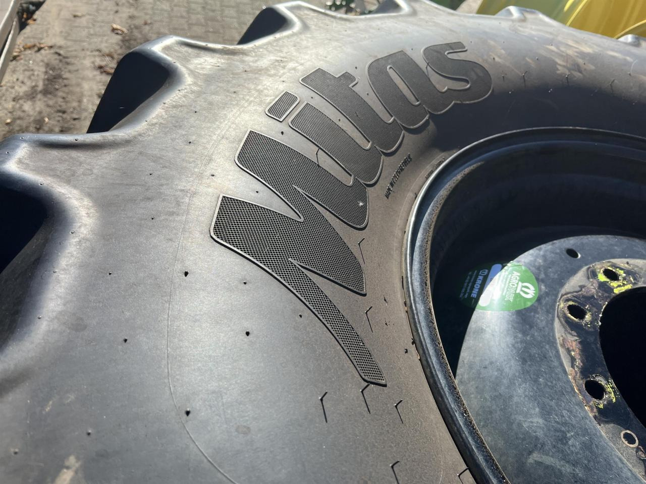 Mitas 600/70R30 - Pneu pour Machine agricole: photos 3 Mitas 600/70R30 - Pneu pour Machine agricole: photos 3