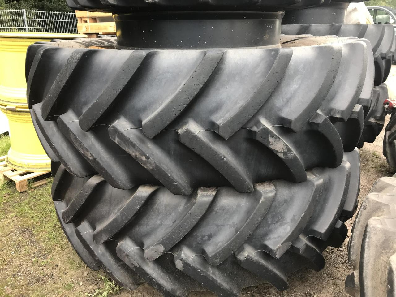 Mitas 680/80R42 - Pneu pour Machine agricole: photos 1 Mitas 680/80R42 - Pneu pour Machine agricole: photos 1