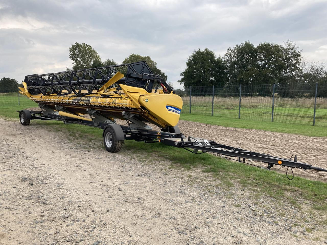 New Holland CX 8.90 - Moissonneuse-batteuse: photos 4 New Holland CX 8.90 - Moissonneuse-batteuse: photos 4