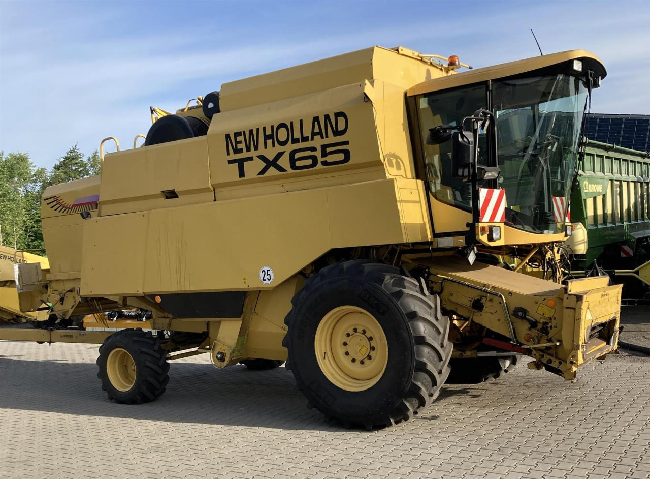 New Holland TX 65 Plus - Moissonneuse-batteuse: photos 2 New Holland TX 65 Plus - Moissonneuse-batteuse: photos 2