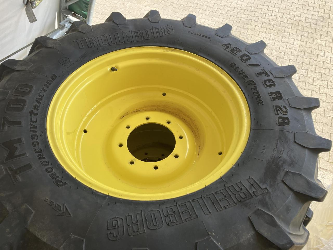 Trelleborg 420/70R28 - Pneu pour Machine agricole: photos 2 Trelleborg 420/70R28 - Pneu pour Machine agricole: photos 2