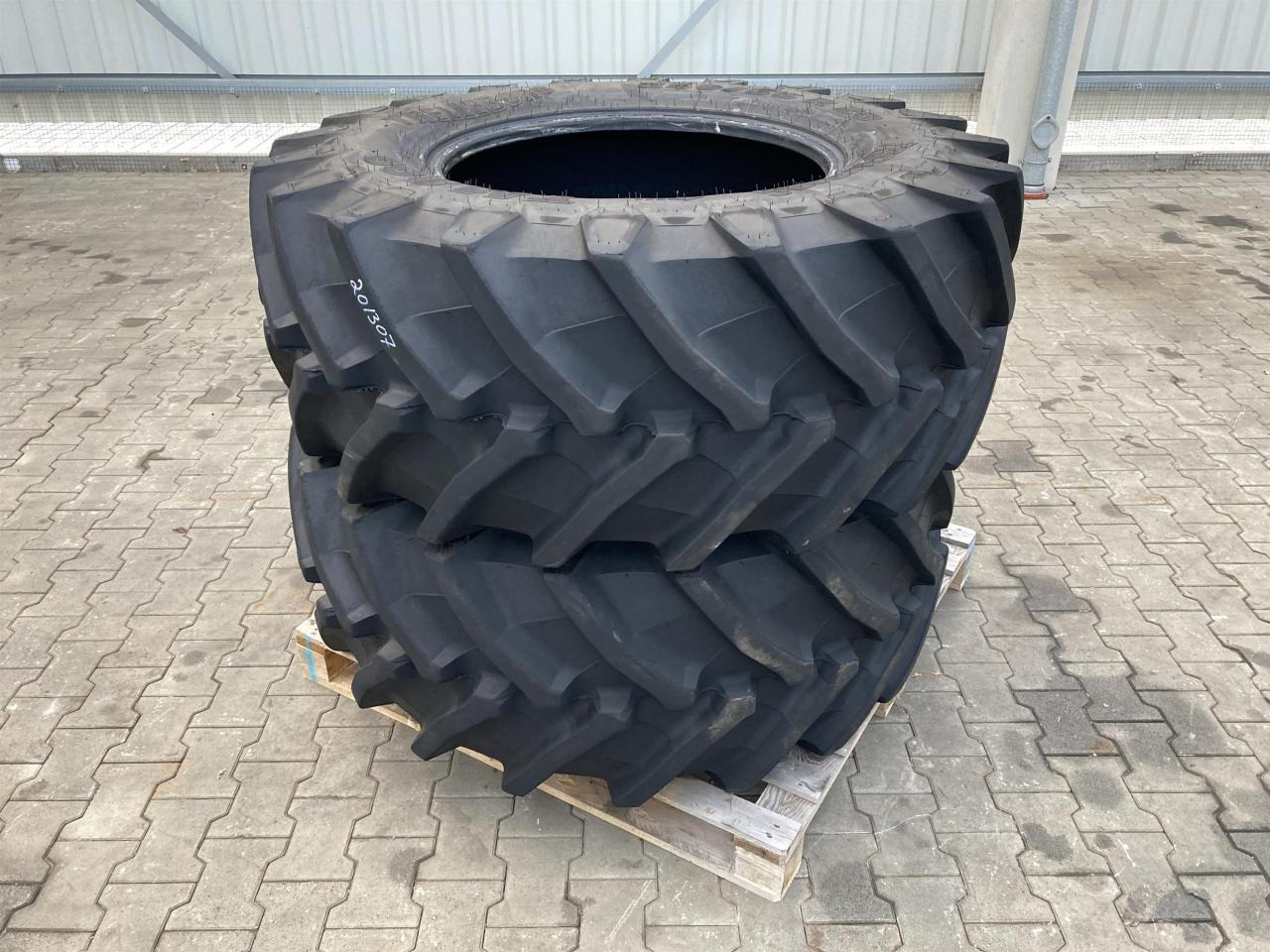 Trelleborg 540/65R28 - Pneu pour Machine agricole: photos 1 Trelleborg 540/65R28 - Pneu pour Machine agricole: photos 1