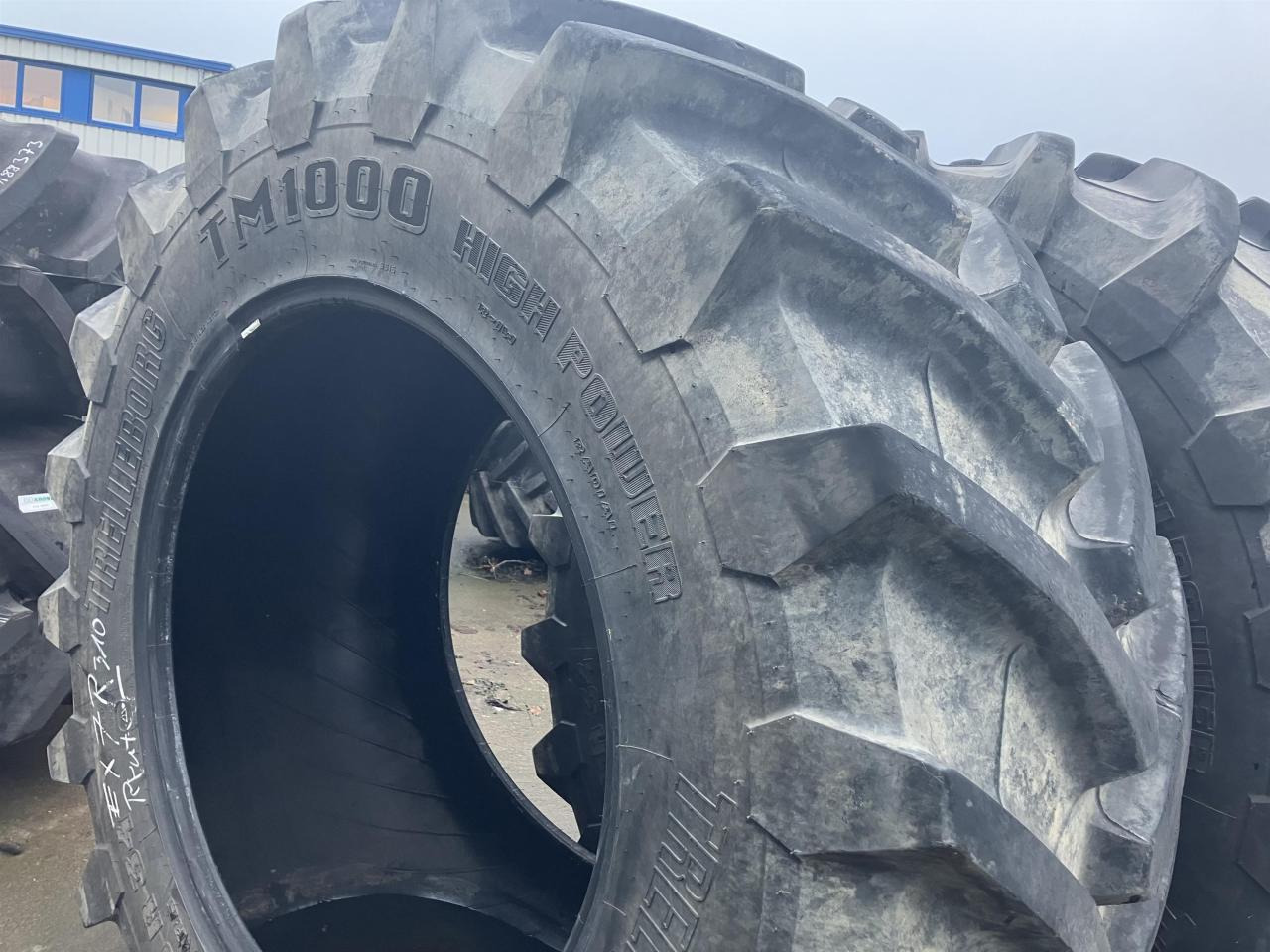 Trelleborg 650/60R34 - Pneu pour Machine agricole: photos 1 Trelleborg 650/60R34 - Pneu pour Machine agricole: photos 1