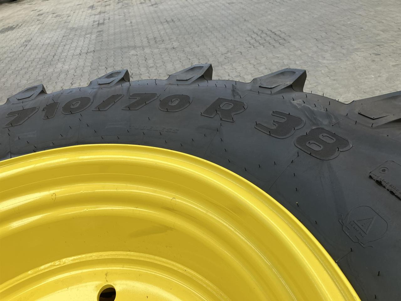 Trelleborg 710/70R38 - Pneu pour Machine agricole: photos 2 Trelleborg 710/70R38 - Pneu pour Machine agricole: photos 2