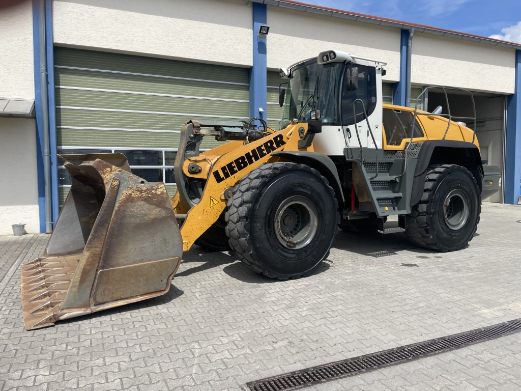Liebherr L 576 - Chargeuse sur pneus: photos 1 Liebherr L 576 - Chargeuse sur pneus: photos 1