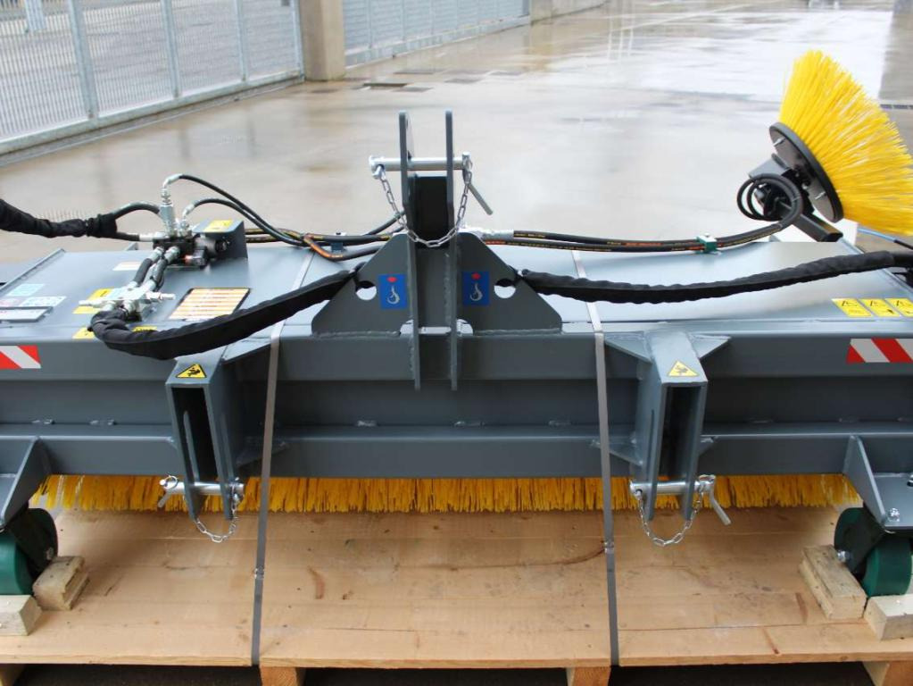 CM CM Crusher Bucket sweeper - Brosse pour Mini chargeuse: photos 2 CM CM Crusher Bucket sweeper - Brosse pour Mini chargeuse: photos 2