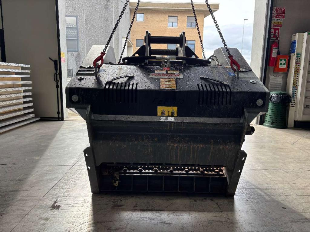 CM Crusher CBF 120 Crusher Bucket - USED - Godet pour Engins de chantier: photos 2 CM Crusher CBF 120 Crusher Bucket - USED - Godet pour Engins de chantier: photos 2