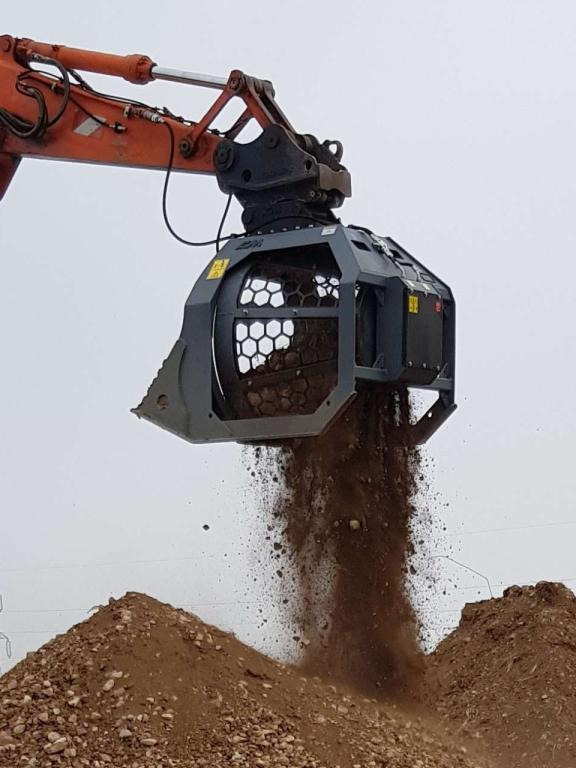 CM Crusher CBR 18 Screening Bucket - Godet pour Mini chargeuse: photos 1 CM Crusher CBR 18 Screening Bucket - Godet pour Mini chargeuse: photos 1