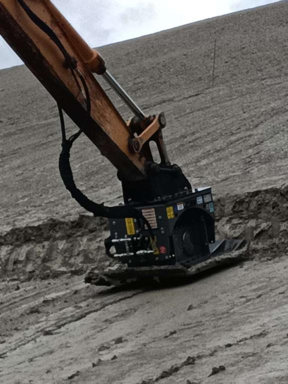 CM Crusher PV 60.100 Vibrating Plate - Plaque vibrante: photos 1 CM Crusher PV 60.100 Vibrating Plate - Plaque vibrante: photos 1