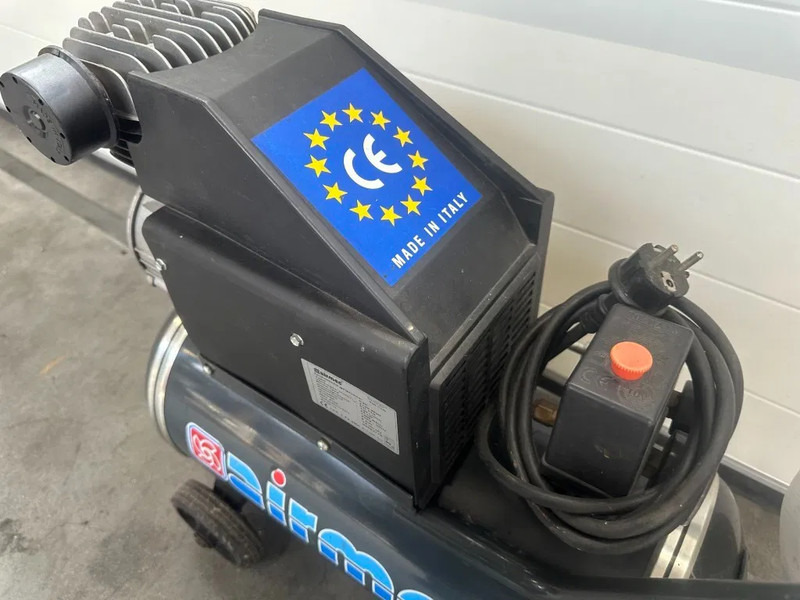 Airmec C25 Oliegesmeerde Zuigercompressor 1.65 PK 190 L / min 8 Bar Overstock - Compresseur d'air: photos 5 Airmec C25 Oliegesmeerde Zuigercompressor 1.65 PK 190 L / min 8 Bar Overstock - Compresseur d'air: photos 5