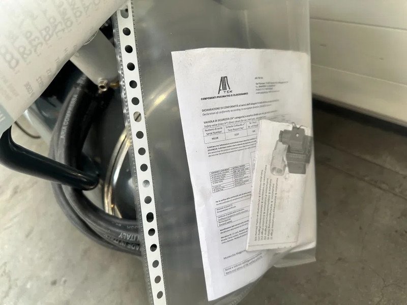 Airmec CRT102 + S Oliegesmeerde Zuigercompressor 2.5 PK 375 L / min 10 Bar Overstock - Compresseur d'air: photos 5 Airmec CRT102 + S Oliegesmeerde Zuigercompressor 2.5 PK 375 L / min 10 Bar Overstock - Compresseur d'air: photos 5